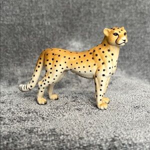 Schleich Female Cheetah Adult 14143  Retired from 1997